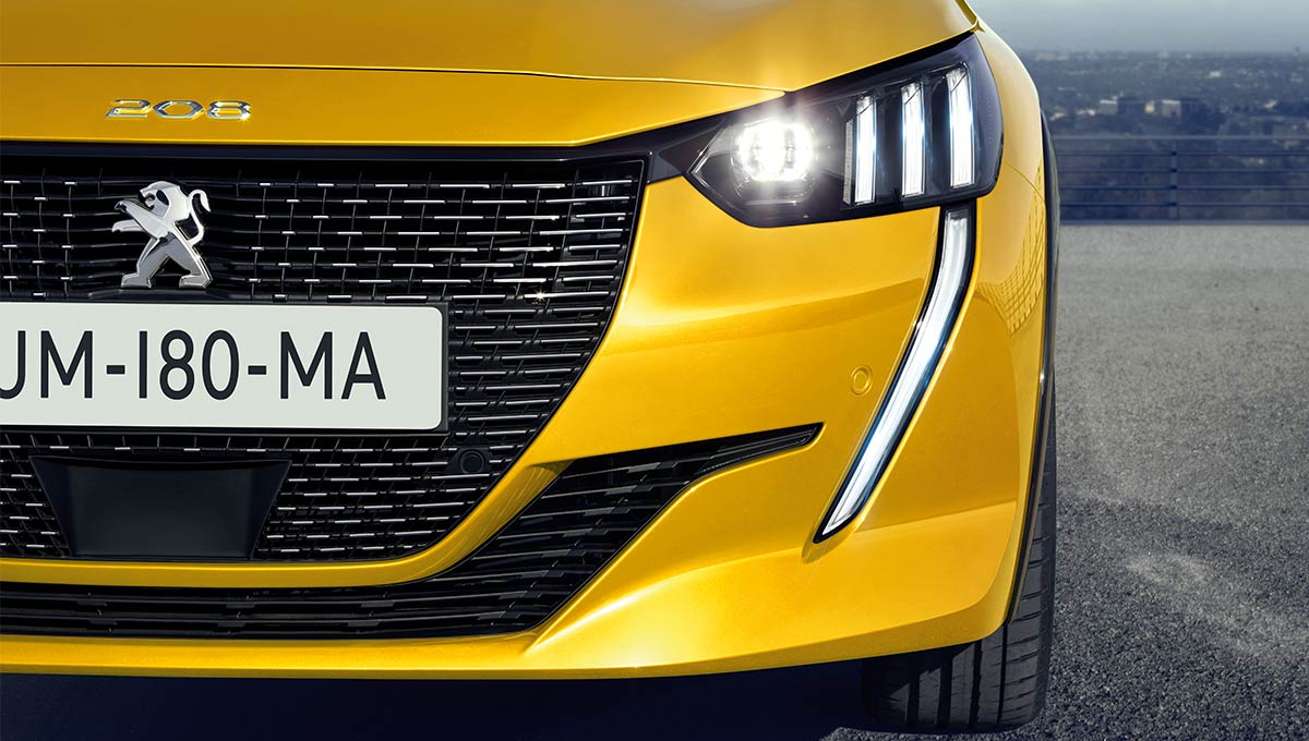 PEUGEOT 208